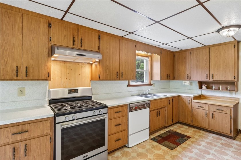 Welcome to a truly special property where space, charm, and - photo 7
