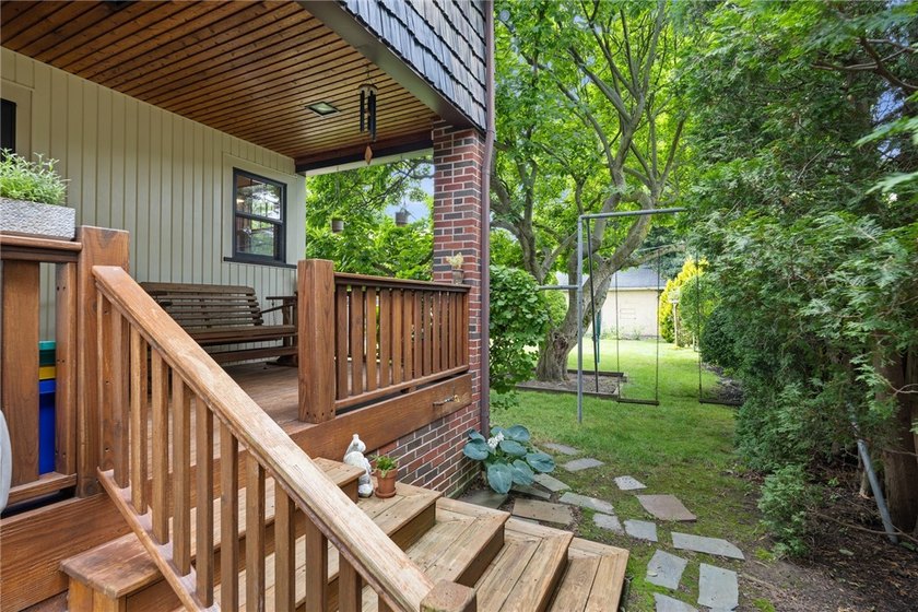 Craftsman charm meets today's modern updates! This beautifully - photo 12