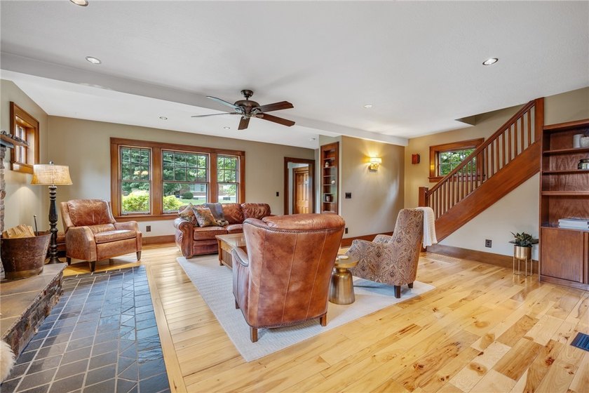 Craftsman charm meets today's modern updates! This beautifully - photo 16
