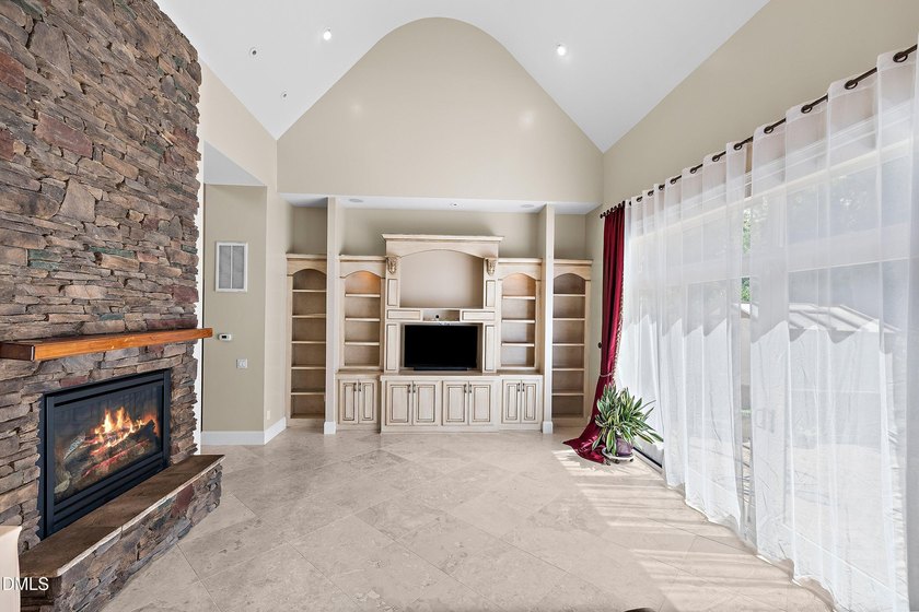 Welcome to this exceptional luxury estate in the prestigious The - photo 18