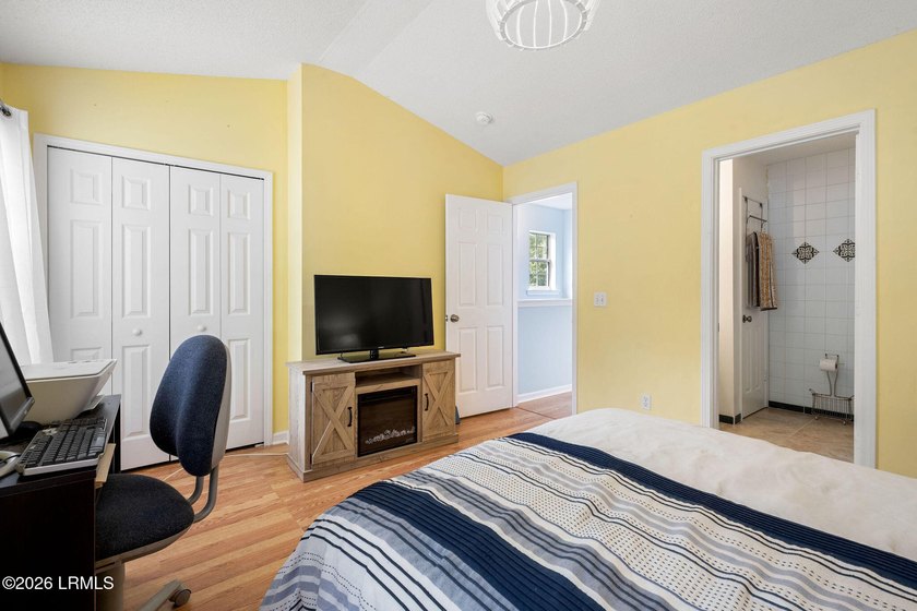 Fabulous features set this Brookshire model apart! This end-unit - photo 20