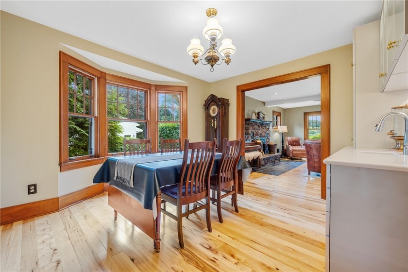 Craftsman charm meets today's modern updates! This beautifully - photo 21