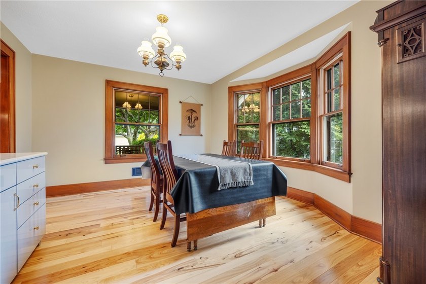 Craftsman charm meets today's modern updates! This beautifully - photo 23