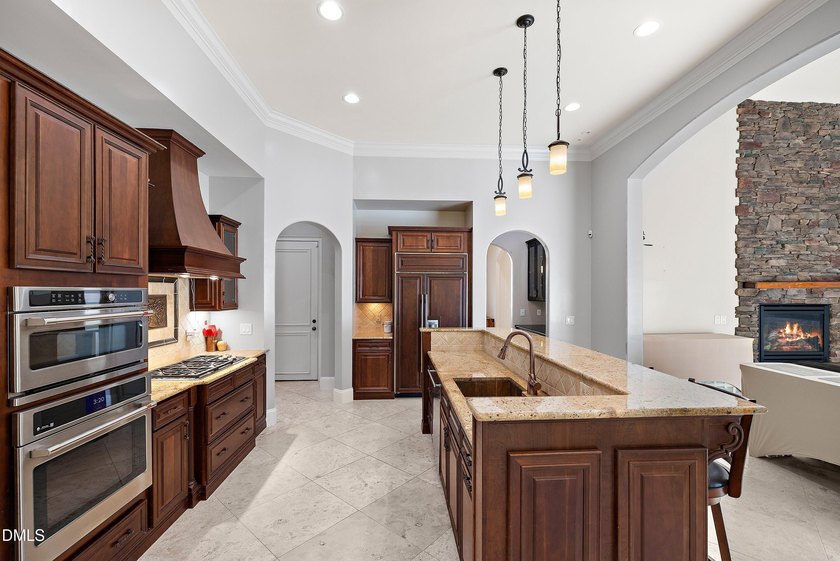 Welcome to this exceptional luxury estate in the prestigious The - photo 27