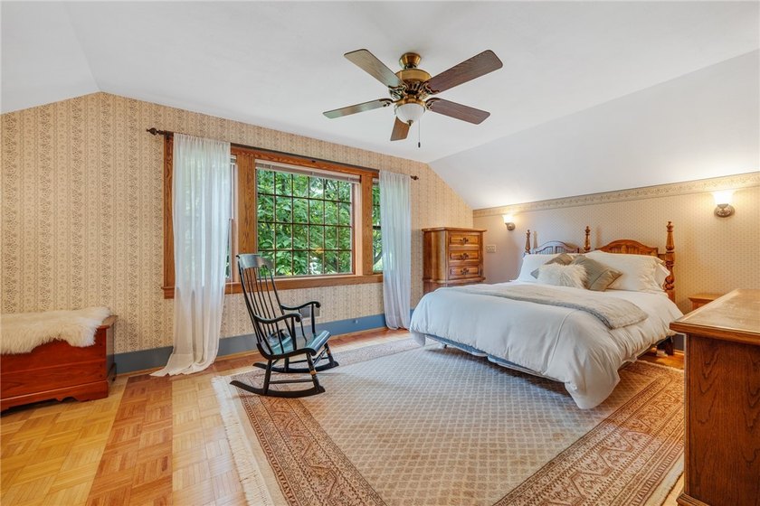 Craftsman charm meets today's modern updates! This beautifully - photo 44