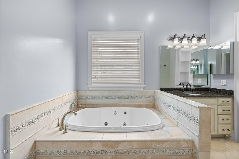 Welcome to this exceptional luxury estate in the prestigious The - photo 47