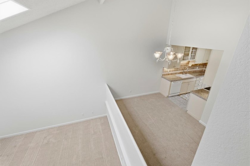 Just Reduced $100,000!!! Light and bright Seascape townhouse in - photo 12
