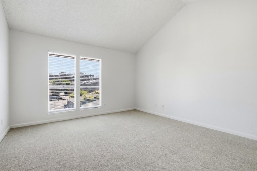 Just Reduced $100,000!!! Light and bright Seascape townhouse in - photo 15