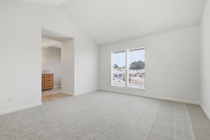 Just Reduced $100,000!!! Light and bright Seascape townhouse in - photo 16