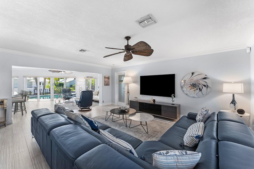 Beautifully remodeled waterfront home in sought-after Camino - photo 18