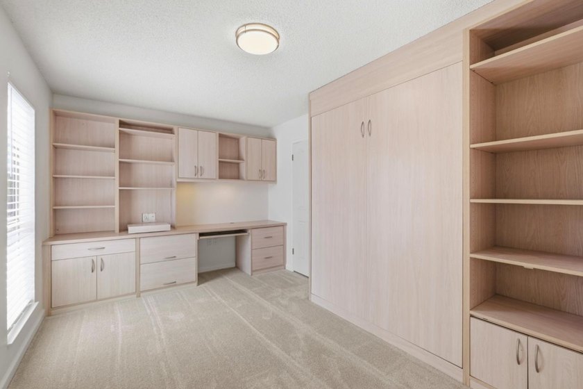 Just Reduced $100,000!!! Light and bright Seascape townhouse in - photo 22