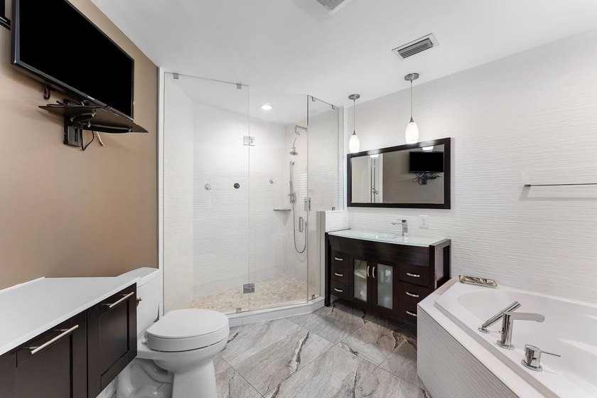 Beautifully remodeled waterfront home in sought-after Camino - photo 22