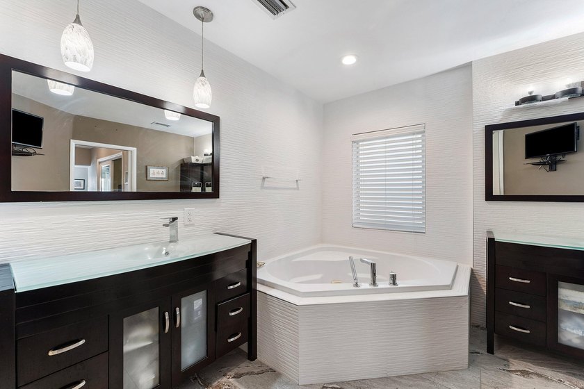 Beautifully remodeled waterfront home in sought-after Camino - photo 23