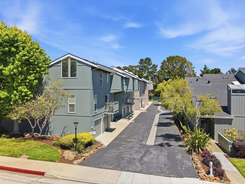 Just Reduced $100,000!!! Light and bright Seascape townhouse in - photo 24