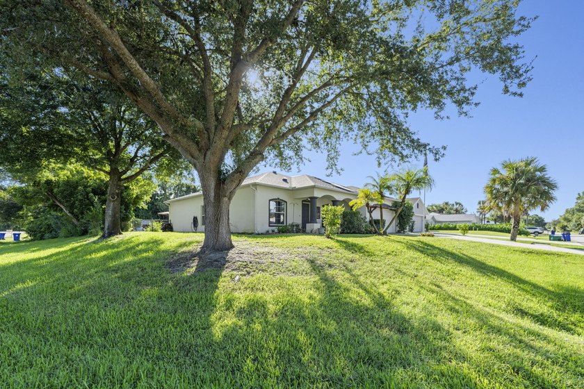 Your Florida Home Awaits! This beautiful concrete block - photo 6