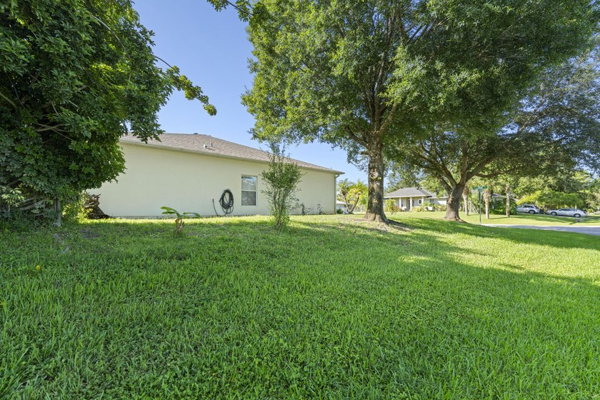 Your Florida Home Awaits! This beautiful concrete block - photo 7