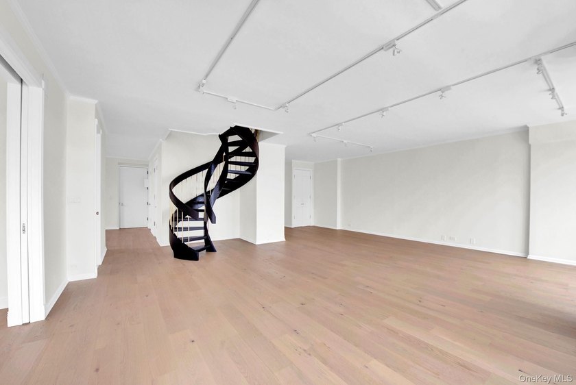 Welcome to this extraordinary, updated 3-bedroom, 3.5-bathroom - photo 16