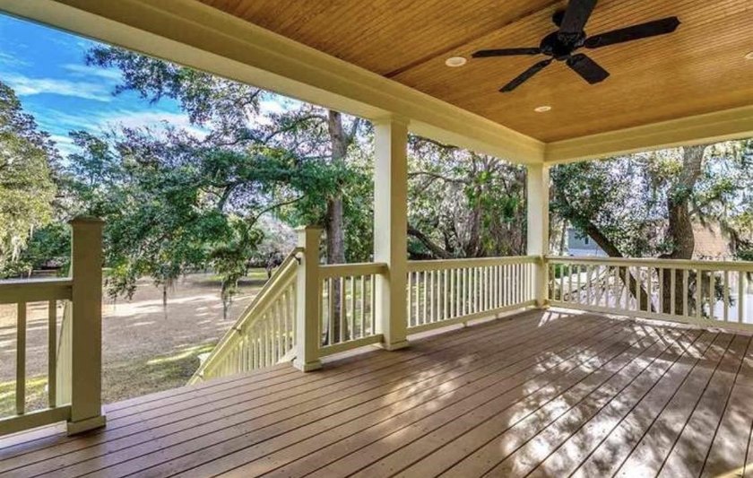 Nestled beneath a breathtaking canopy of centuries-old live oaks - photo 18