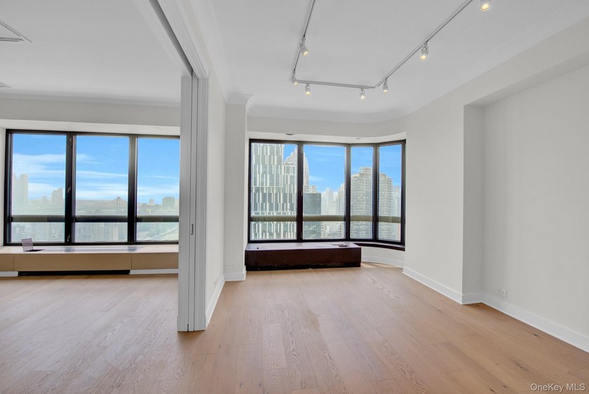 Welcome to this extraordinary, updated 3-bedroom, 3.5-bathroom - photo 18