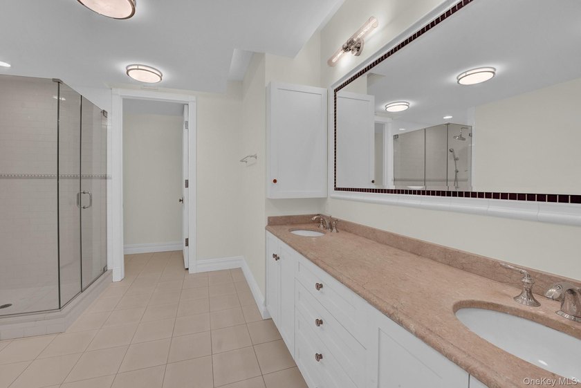 Welcome to this extraordinary, updated 3-bedroom, 3.5-bathroom - photo 30
