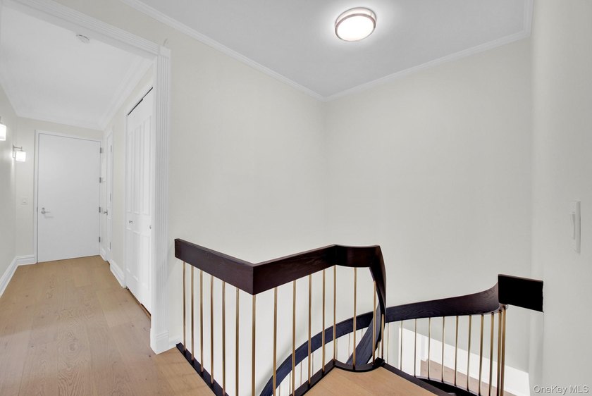Welcome to this extraordinary, updated 3-bedroom, 3.5-bathroom - photo 32