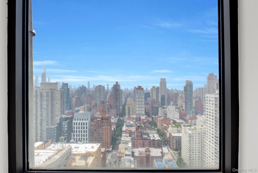Welcome to this extraordinary, updated 3-bedroom, 3.5-bathroom - photo 38