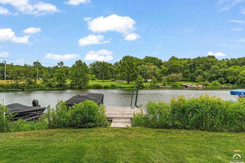 Experience lake living at its finest just 15 minutes north of - photo 2