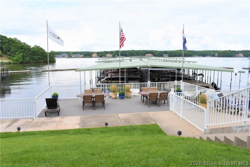Introducing a peaceful, turn-key lakefront condo in CapeRoyale - photo 25
