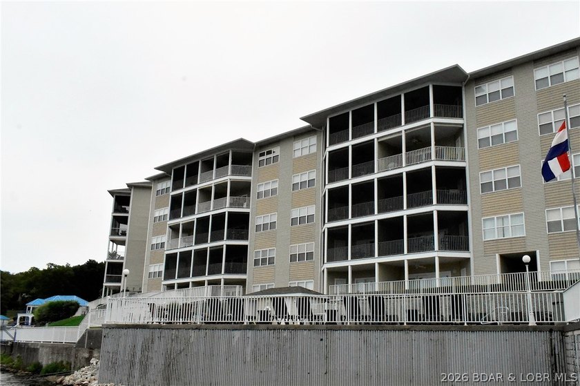 Introducing a peaceful, turn-key lakefront condo in CapeRoyale - photo 27