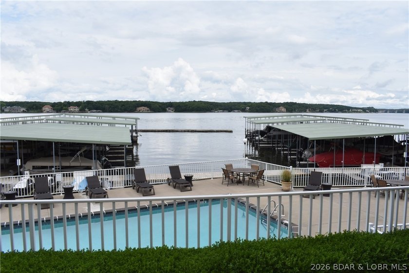 Introducing a peaceful, turn-key lakefront condo in CapeRoyale - photo 31