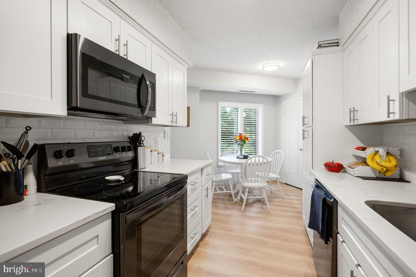 New lifestyle awaits. This is a wonderful opportunity to own a - photo 31