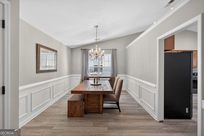 MOTIVATED SELLER!! Offering One Year Home Warranty! Welcome to - photo 4