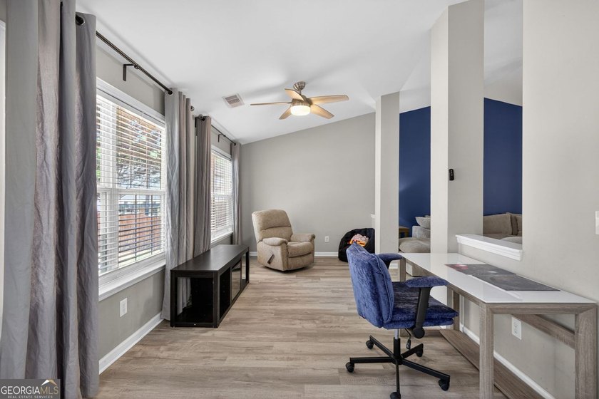 MOTIVATED SELLER!! Offering One Year Home Warranty! Welcome to - photo 9