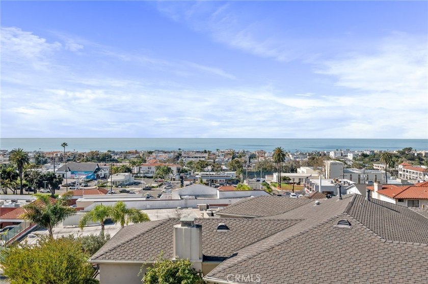 Palos Verdes, with Catalina Island, sparkling city lights, and - photo 4