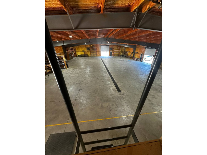 Commercial building on 4+/- acres on Hwy 191 near Negreet, LA - photo 33