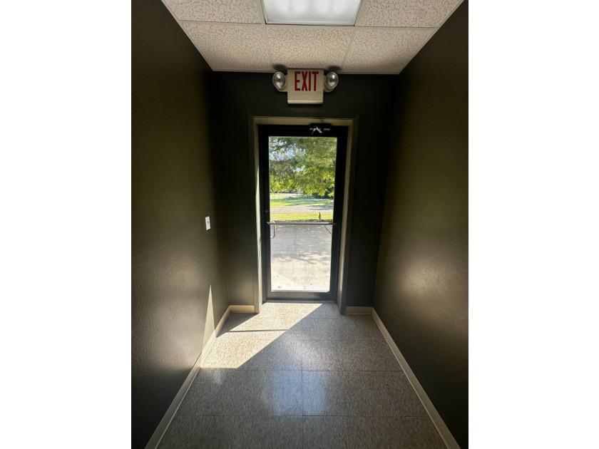 Commercial building on 4+/- acres on Hwy 191 near Negreet, LA - photo 54