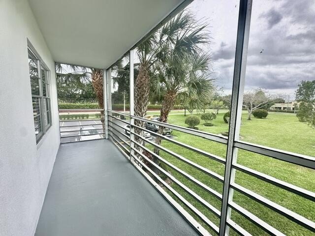 Bright and light 2nd-floor, 2 bedroom, 1.5 bathrooms, corner - photo 12