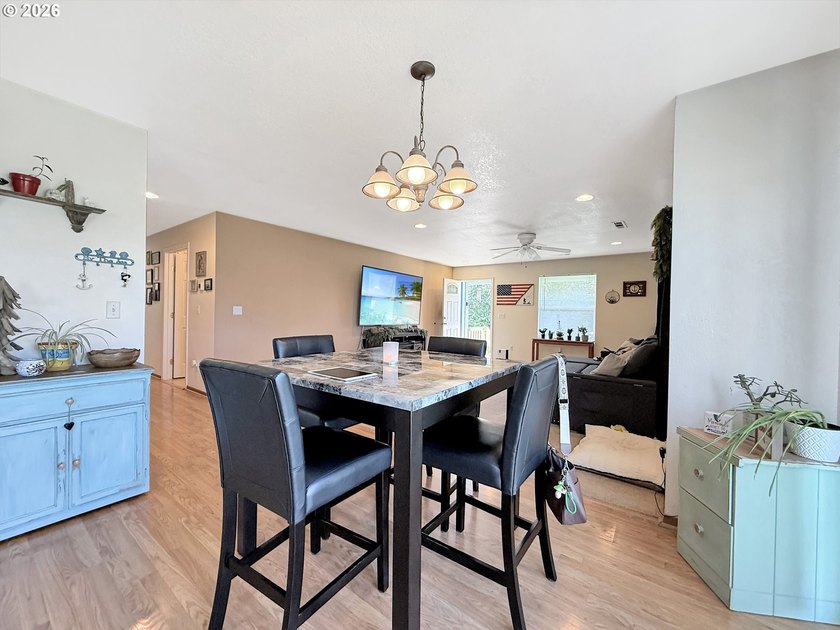 Well-maintained single-level 3 bed, 2 bath home offering 1,524 - photo 13