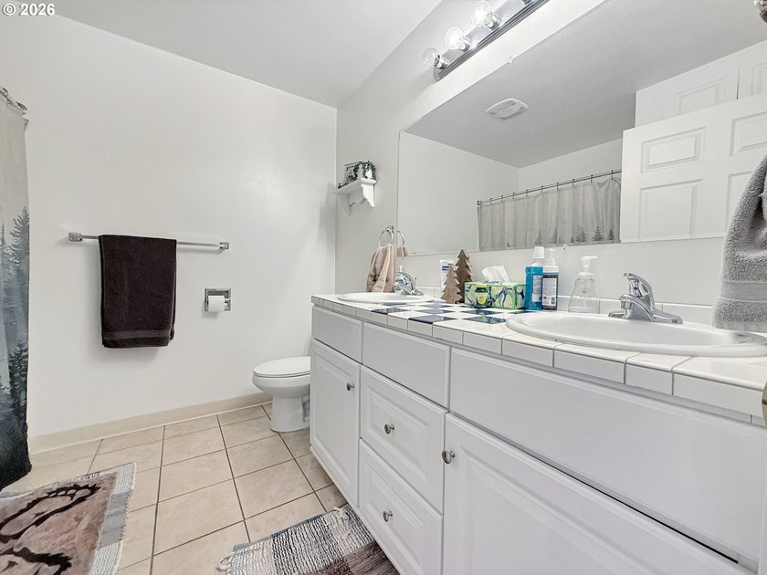 Well-maintained single-level 3 bed, 2 bath home offering 1,524 - photo 22