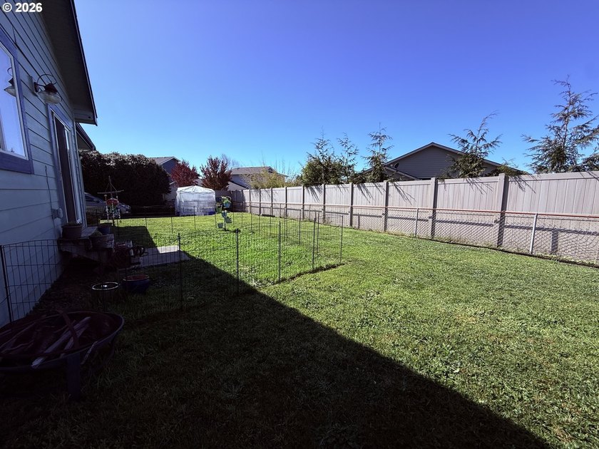Well-maintained single-level 3 bed, 2 bath home offering 1,524 - photo 35