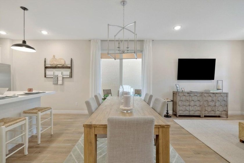 Former model home-all the upgrades! 2022 CBS Construction. Lived - photo 10