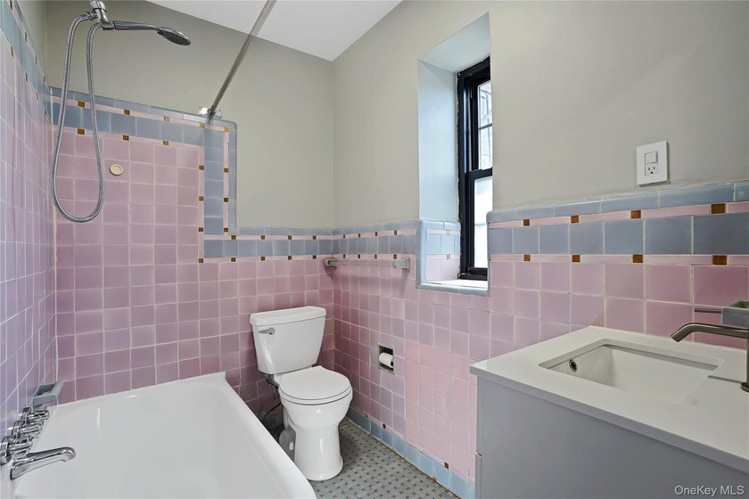 Enjoy stunning sunsets and abundant natural light in this - photo 22