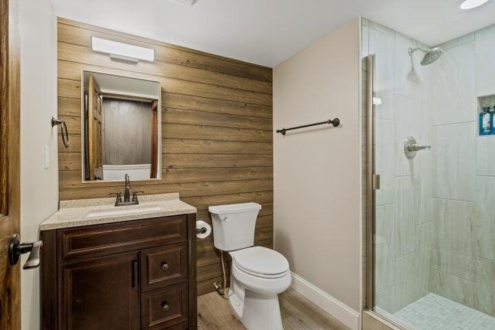 Experience refined waterfront living in this beautiful 4-bedroom - photo 44