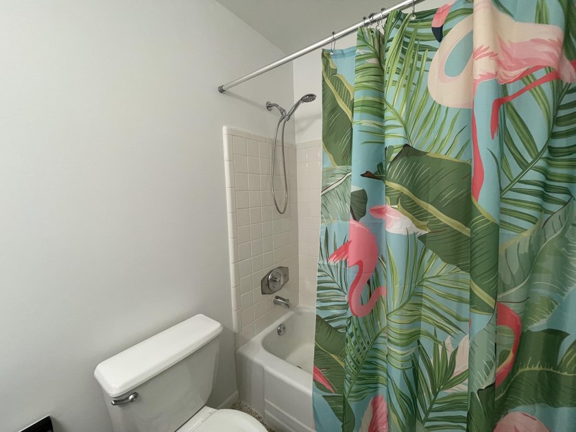Location, location, location! Charming single-family pool home - photo 12
