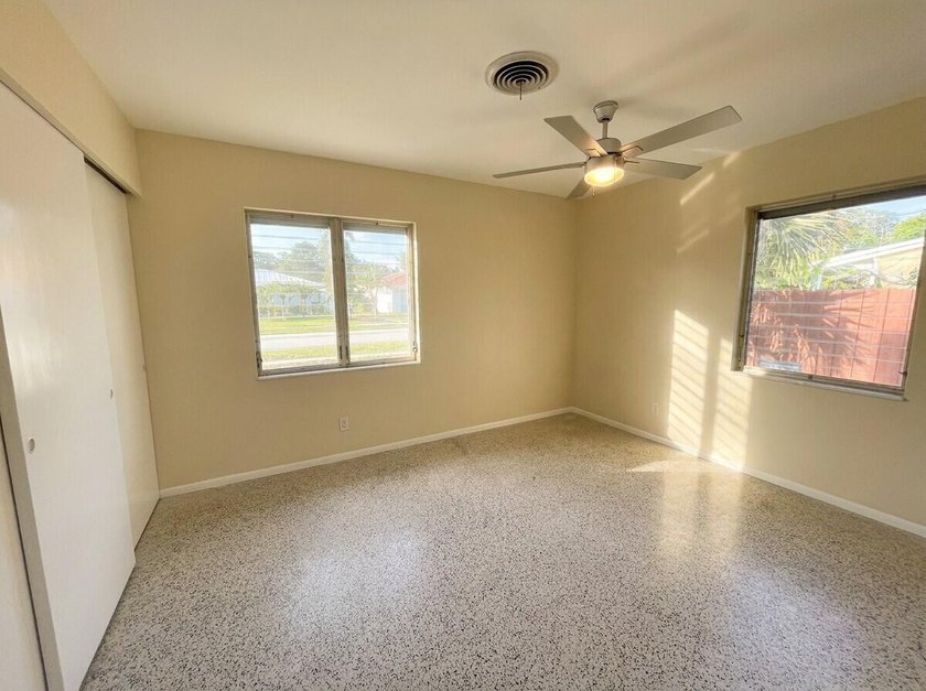 Location, location, location! Charming single-family pool home - photo 19