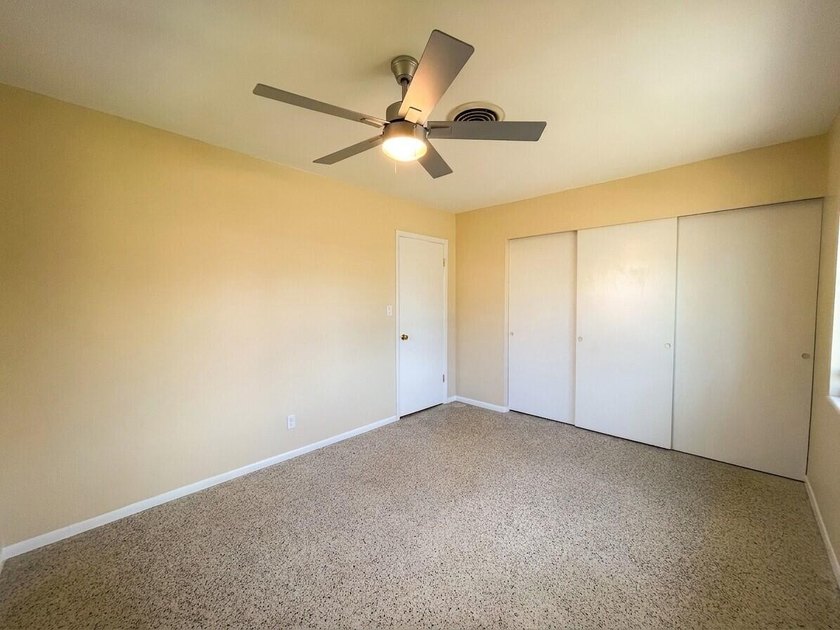 Location, location, location! Charming single-family pool home - photo 20