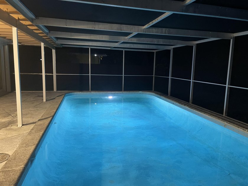 Location, location, location! Charming single-family pool home - photo 31