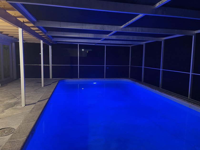 Location, location, location! Charming single-family pool home - photo 32