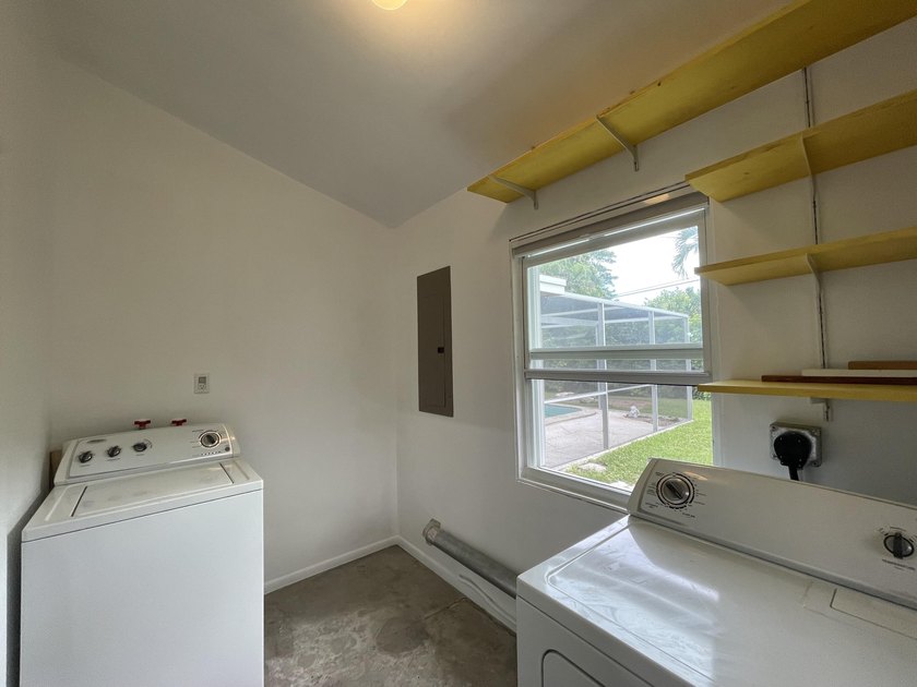 Location, location, location! Charming single-family pool home - photo 38