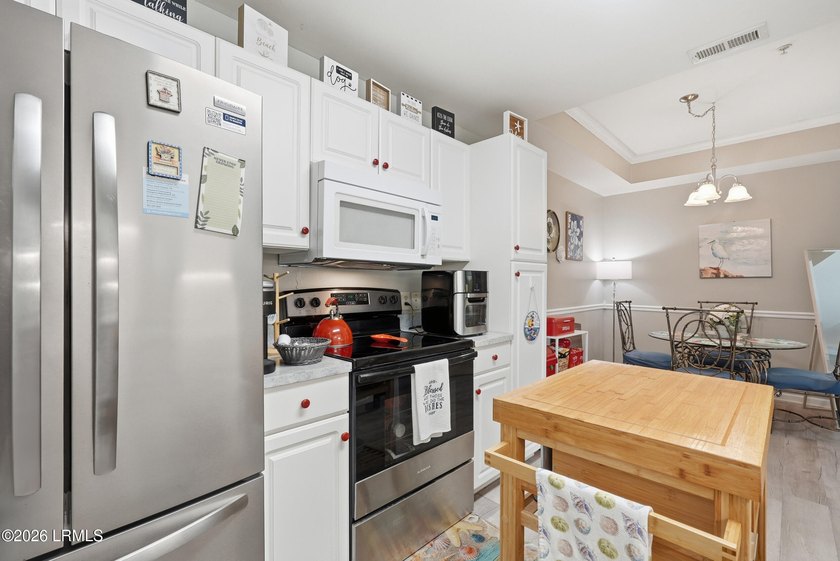 Top-floor 2 bed, 2 bath condo with stunning views overlooking - photo 11